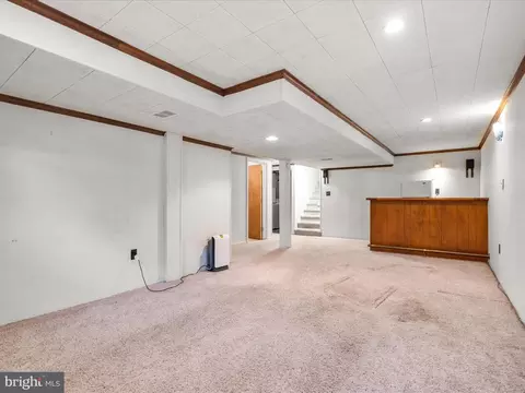 Living - 915 Shawnee Dr, Frederick, MD 21701 photo 5 of 5