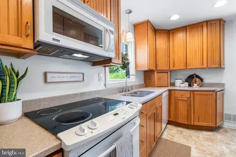 Kitchen - 915 Shawnee Dr, Frederick, MD 21701 photo 1 of 4
