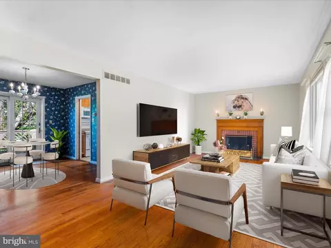 Living - 915 Shawnee Dr, Frederick, MD 21701 photo 1 of 5