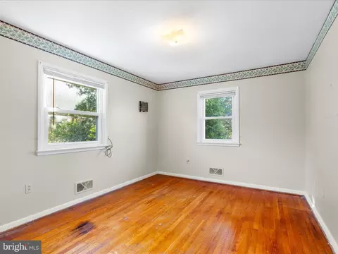 Bedroom - 915 Shawnee Dr, Frederick, MD 21701 photo 2 of 8