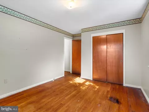 Bedroom - 915 Shawnee Dr, Frederick, MD 21701 photo 3 of 8