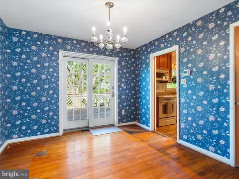 Dining - 915 Shawnee Dr, Frederick, MD 21701 photo 2 of 2