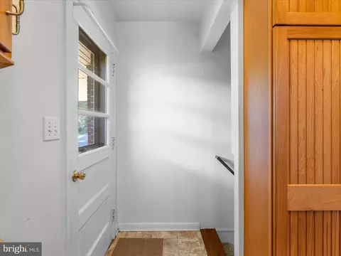 Entry Way - 915 Shawnee Dr, Frederick, MD 21701 photo 1 of 4