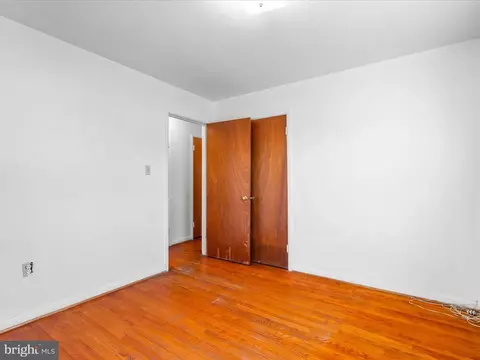 Bedroom - 915 Shawnee Dr, Frederick, MD 21701 photo 7 of 8