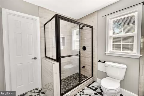 Bath - 520 Lee Pl, Frederick, MD 21702 photo 3 of 4