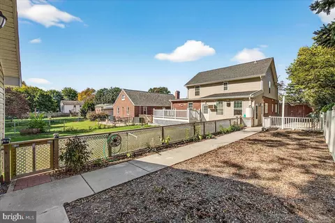 Exterior - 520 Lee Pl, Frederick, MD 21702 photo 5 of 7