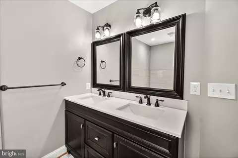 Bath - 520 Lee Pl, Frederick, MD 21702 photo 2 of 4