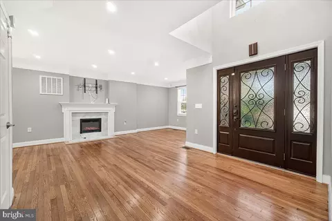 Entry Way - 520 Lee Pl, Frederick, MD 21702 photo 1 of 6