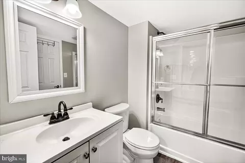 Bath - 520 Lee Pl, Frederick, MD 21702 photo 4 of 4