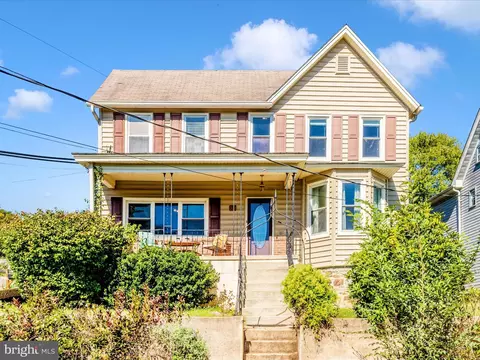 709 E A St E, Brunswick, MD 21716