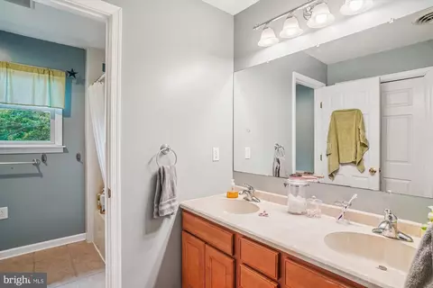 Entry Way - 8116 Laurel Ridge Rd, Frederick, MD 21702 photo 5 of 5