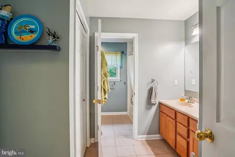 Entry Way - 8116 Laurel Ridge Rd, Frederick, MD 21702 photo 4 of 5