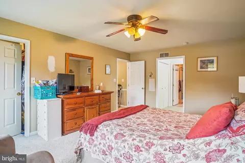Bedroom - 8116 Laurel Ridge Rd, Frederick, MD 21702 photo 6 of 6