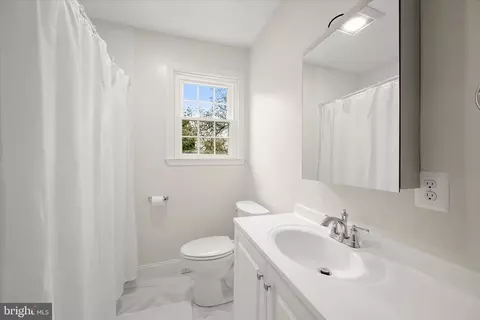 Bath - 1631 Shookstown Rd, Frederick, MD 21702 photo 2 of 4