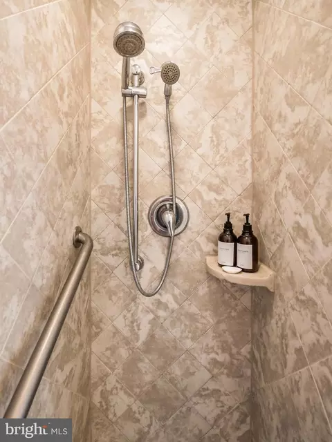 Bath - 8010 Meadowview Dr, Frederick, MD 21702 photo 3 of 6