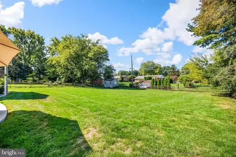 Exterior - 8010 Meadowview Dr, Frederick, MD 21702 photo 6 of 9