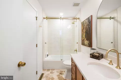 Bath - 8010 Meadowview Dr, Frederick, MD 21702 photo 4 of 6