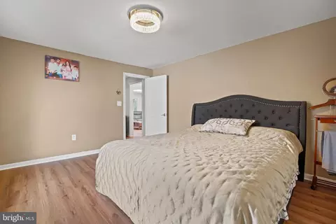 Bedroom - 103 Pennsylvania Ave, Frederick, MD 21701 photo 2 of 4
