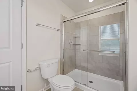 Bath - 760 Union St, Frederick, MD 21701 photo 2 of 4