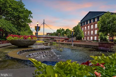 View/Area - 18 Maxwell Sq, Frederick, MD 21701 photo 1 of 4