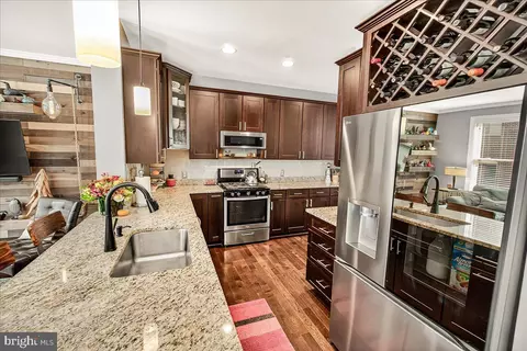 Kitchen - 18 Maxwell Sq, Frederick, MD 21701 photo 4 of 7