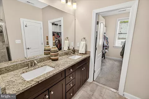 Entry Way - 18 Maxwell Sq, Frederick, MD 21701 photo 5 of 10