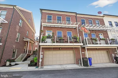 Exterior - 18 Maxwell Sq, Frederick, MD 21701 photo 9 of 18