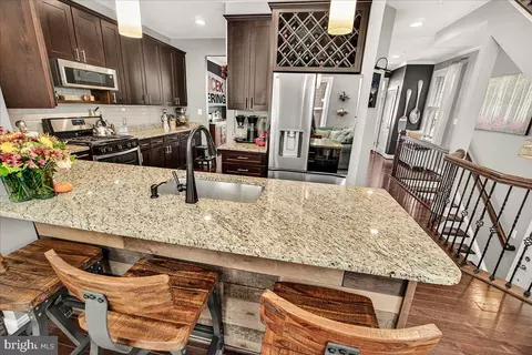 Kitchen - 18 Maxwell Sq, Frederick, MD 21701 photo 6 of 7