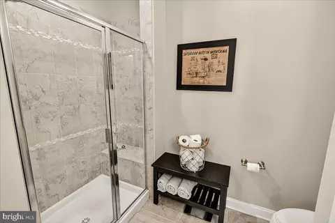 Bath - 18 Maxwell Sq, Frederick, MD 21701 photo 2 of 5