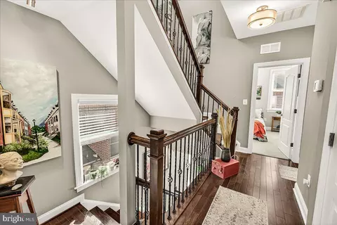 Entry Way - 18 Maxwell Sq, Frederick, MD 21701 photo 4 of 10