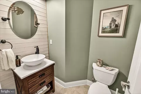 Bath - 18 Maxwell Sq, Frederick, MD 21701 photo 5 of 5