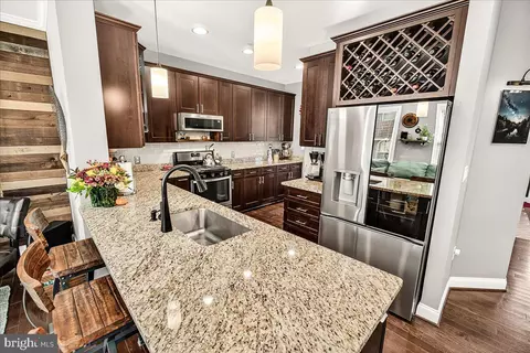 Kitchen - 18 Maxwell Sq, Frederick, MD 21701 photo 3 of 7