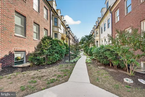Exterior - 18 Maxwell Sq, Frederick, MD 21701 photo 13 of 18