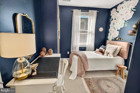 Bedroom - 18 Maxwell Sq, Frederick, MD 21701 photo 5 of 8
