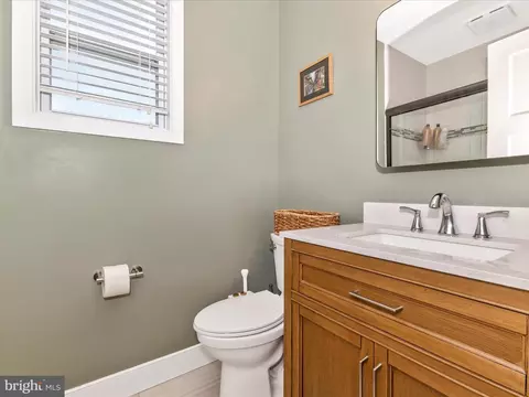 Bath - 4533 Mountville Rd, Frederick, MD 21703 photo 3 of 4