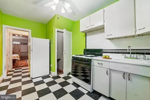 Entry Way - 210 E 3rd St, Frederick, MD 21701 photo 3 of 5