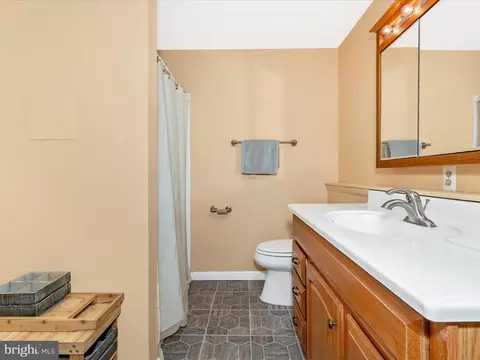 Bath - 7996 Pleasant Ct, Frederick, MD 21701 photo 5 of 5