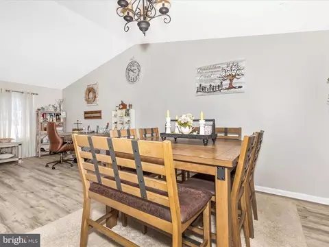 Dining - 7996 Pleasant Ct, Frederick, MD 21701 photo 4 of 4