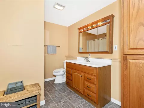 Bath - 7996 Pleasant Ct, Frederick, MD 21701 photo 4 of 5