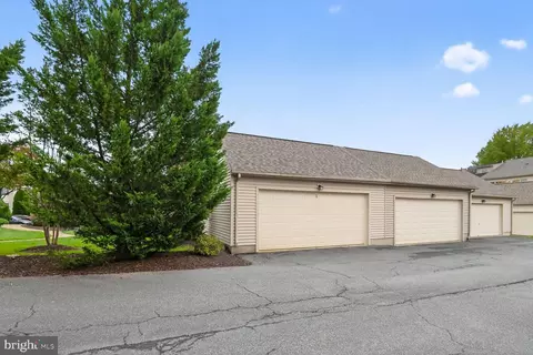 Exterior - 2204 Garden Ln, Frederick, MD 21701 photo 8 of 8