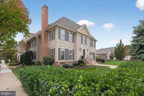 Exterior - 2204 Garden Ln, Frederick, MD 21701 photo 2 of 8