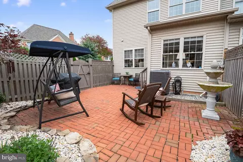 Exterior - 2204 Garden Ln, Frederick, MD 21701 photo 6 of 8