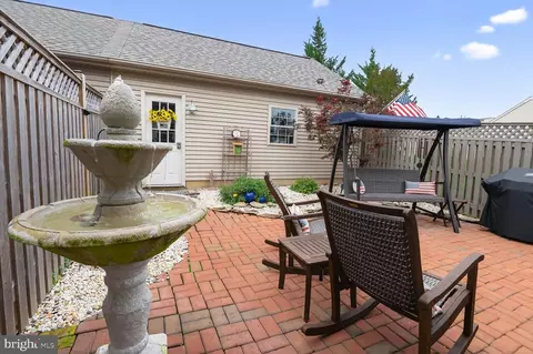 Exterior - 2204 Garden Ln, Frederick, MD 21701 photo 4 of 8