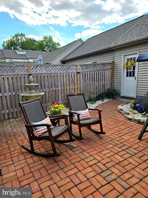 Exterior - 2204 Garden Ln, Frederick, MD 21701 photo 5 of 8