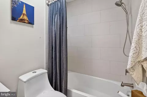 Bath - 2204 Garden Ln, Frederick, MD 21701 photo 2 of 8