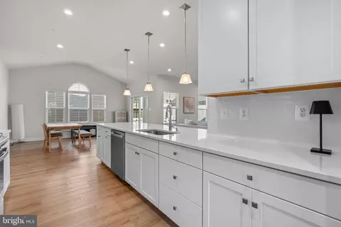 Entry Way - 203 Baughmans Ln, Frederick, MD 21702 photo 4 of 21