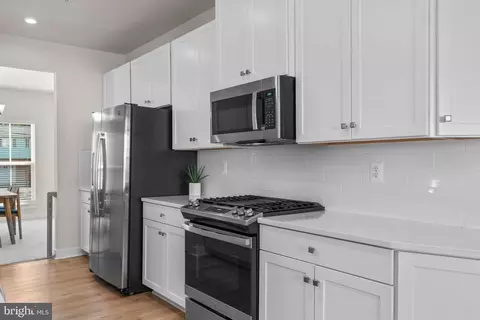 Entry Way - 203 Baughmans Ln, Frederick, MD 21702 photo 9 of 21