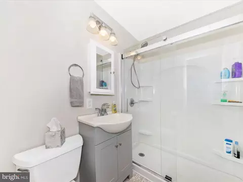Bath - 104 Evergreen Ct, Frederick, MD 21701 photo 2 of 3
