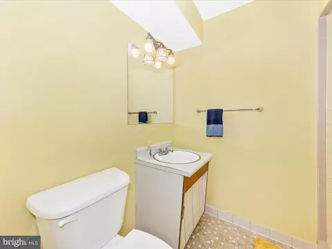 Bath - 104 Evergreen Ct, Frederick, MD 21701 photo 3 of 3
