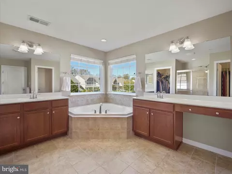 Bath - 6200 Payton Way, Frederick, MD 21703 photo 2 of 4